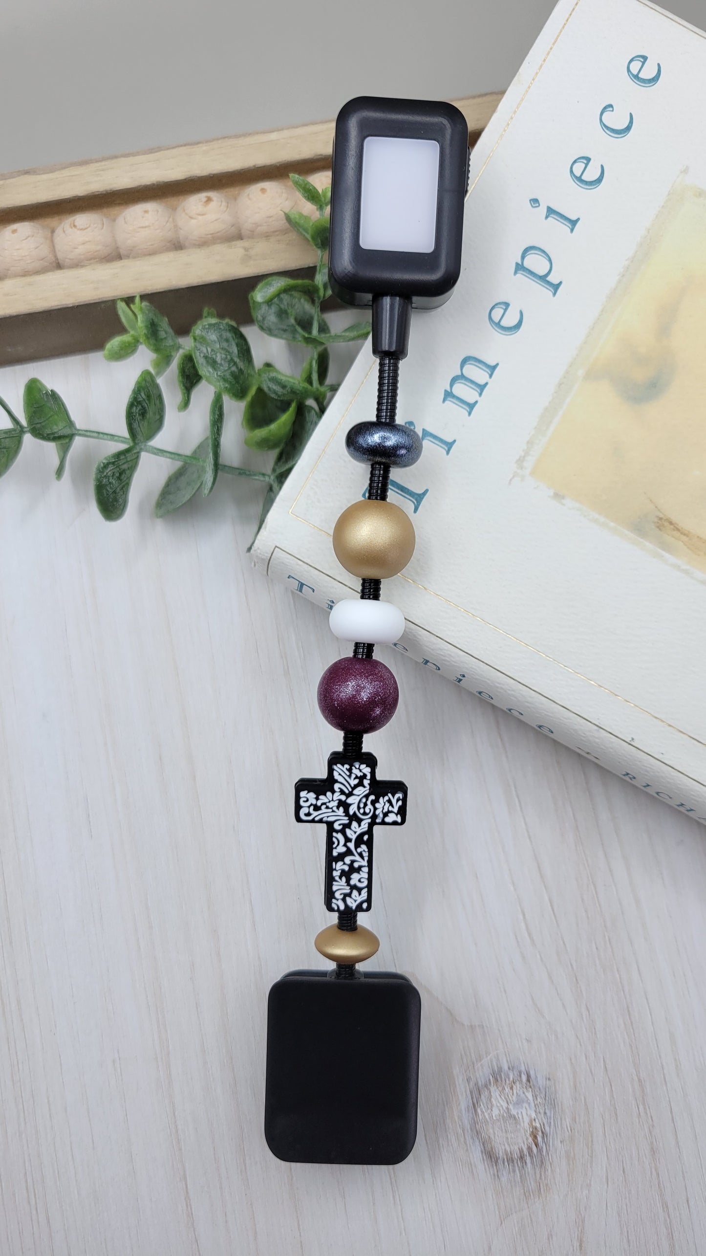 B/W Cross Reading Light