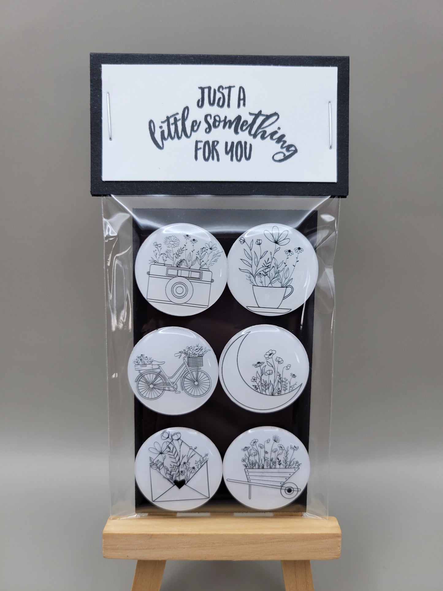 B/W Flower Magnets