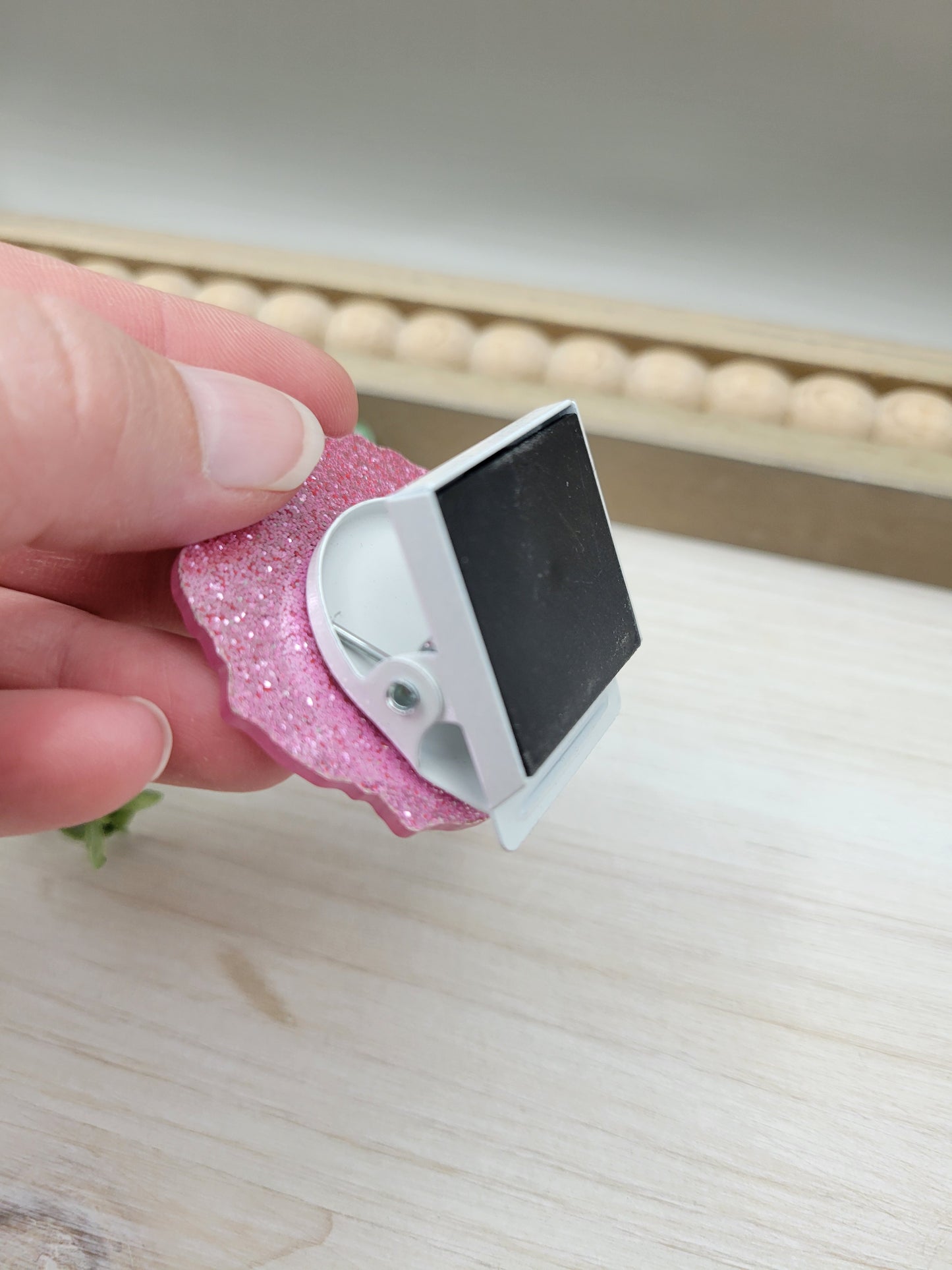 90s Nostalgic Rainbow Magnetic Clip