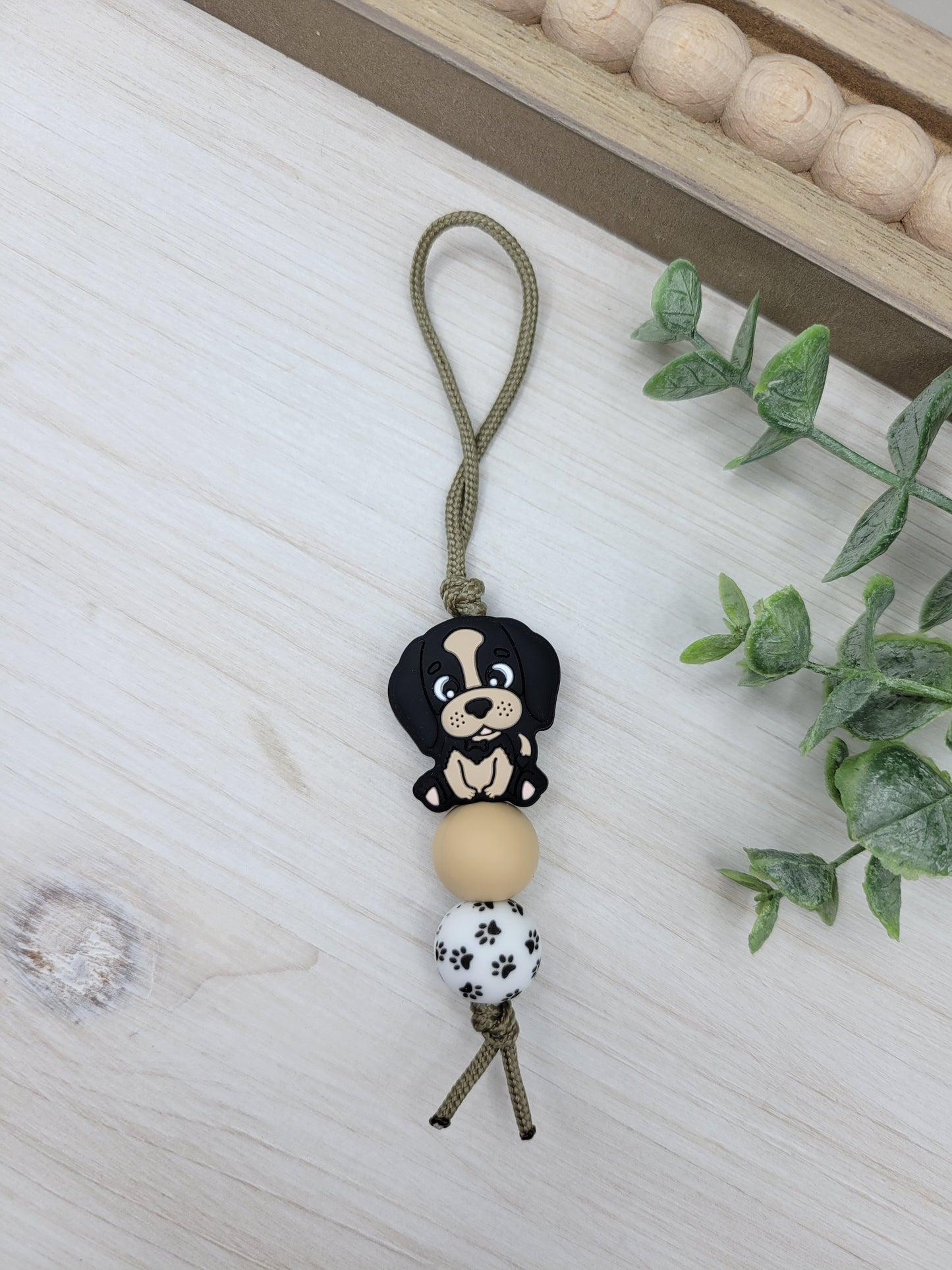 Black Dog Zipper Pull