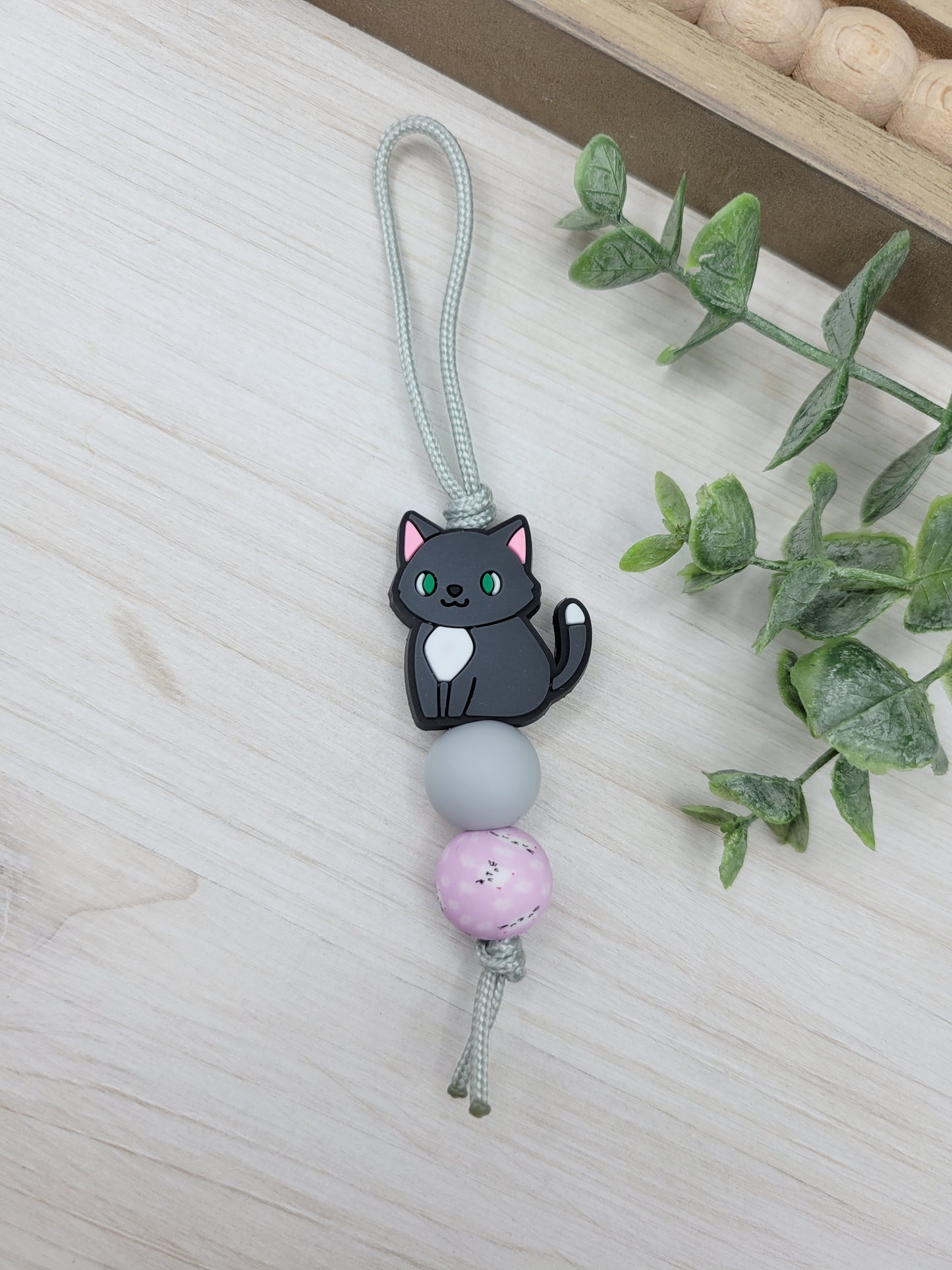 Gray Cat Zipper Pull